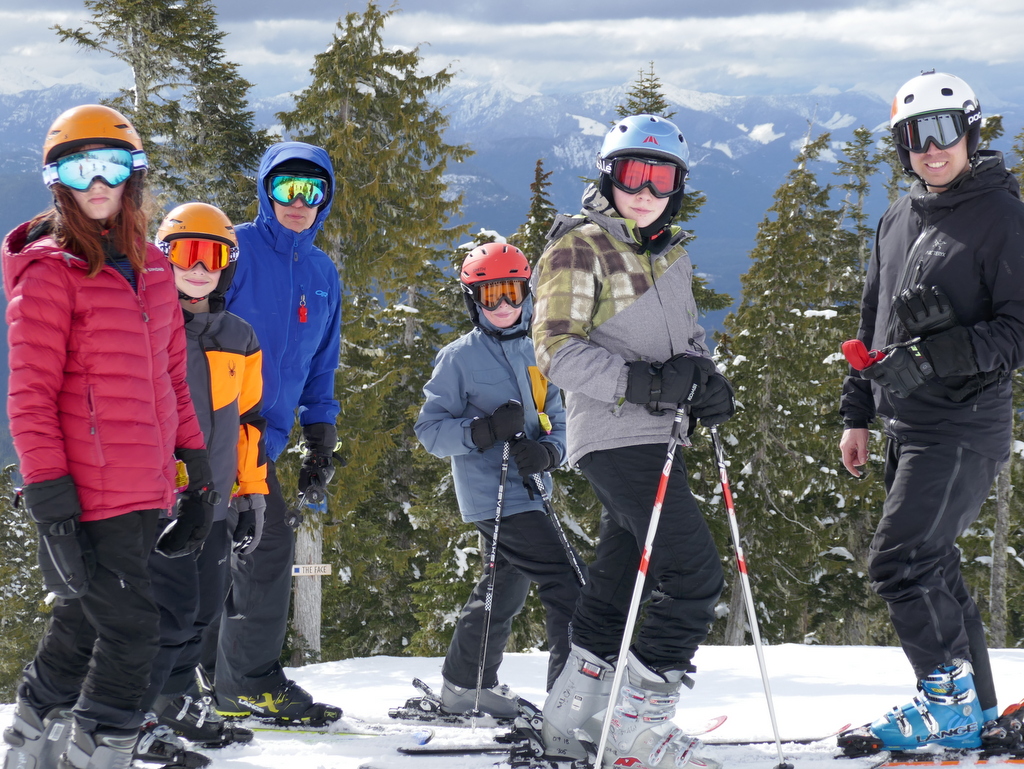 setting off on a ski run